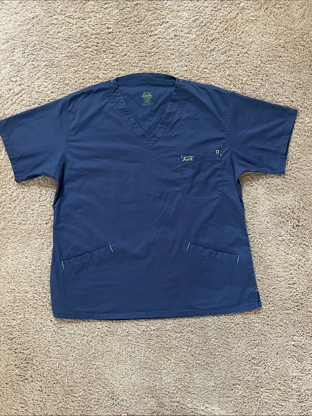 Iguana Med women’s v-neck scrub top, navy 2XL